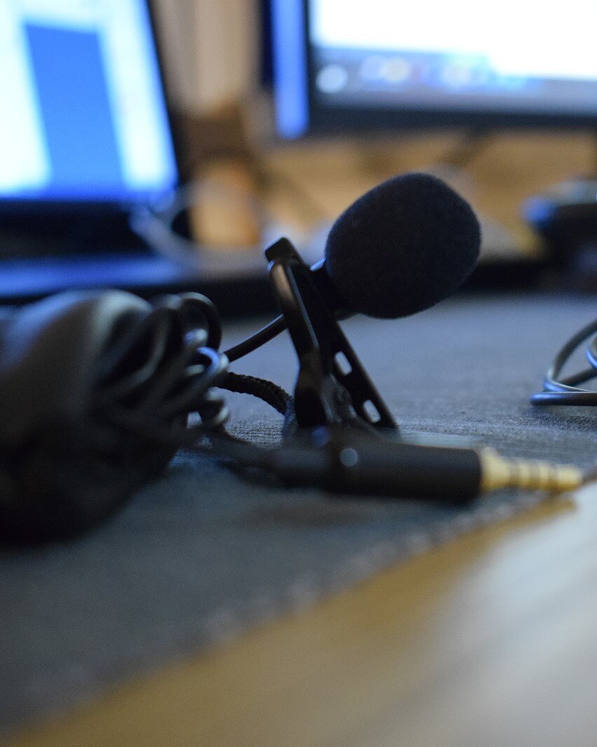 clip on microphone on top of a table